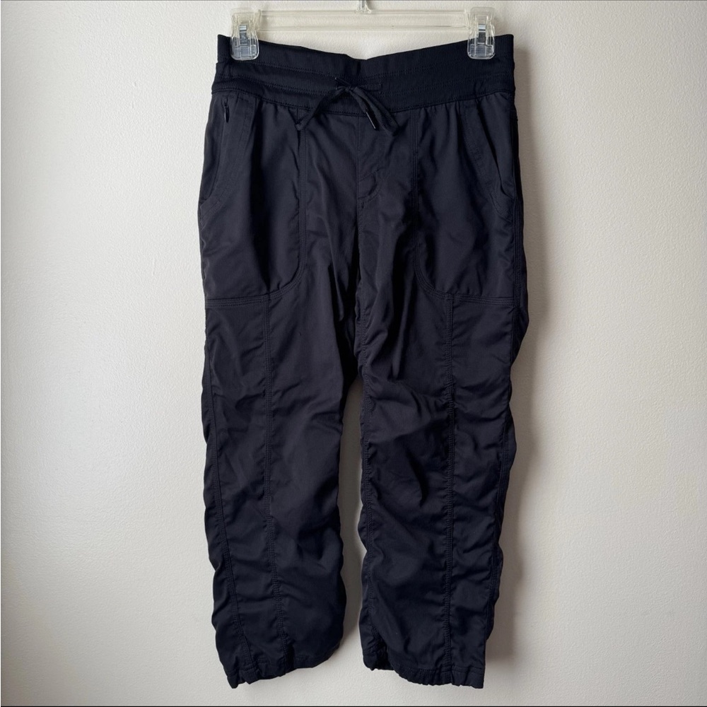 North Face women’s Aphrodite 2.0 Capri Ruched Black Pants SZ Small